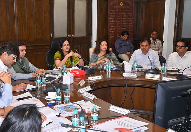 BMC : ‘मुंबईत एकही गटाराचे झाकण उघडे राहता कामा नये’