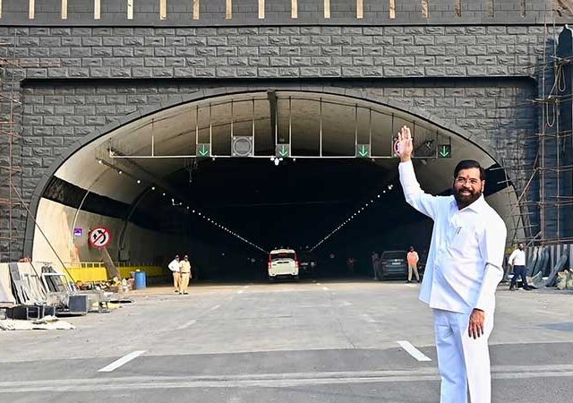 DCM Eknath Shinde : उपमुख्यमंत्री शिंदेंनी केली मिसिंग लिंकच्या कामाची पाहणी, महाराष्ट्र दिनी होणार उद्घाटन; मुंबई-पुणे एक्सप्रेसवेवरील घाटाला मिळणार बायपास