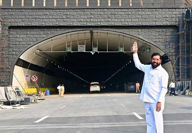 DCM Eknath Shinde : उपमुख्यमंत्री शिंदेंनी केली मिसिंग लिंकच्या कामाची पाहणी, महाराष्ट्र दिनी होणार उद्घाटन; मुंबई-पुणे एक्सप्रेसवेवरील घाटाला मिळणार बायपास