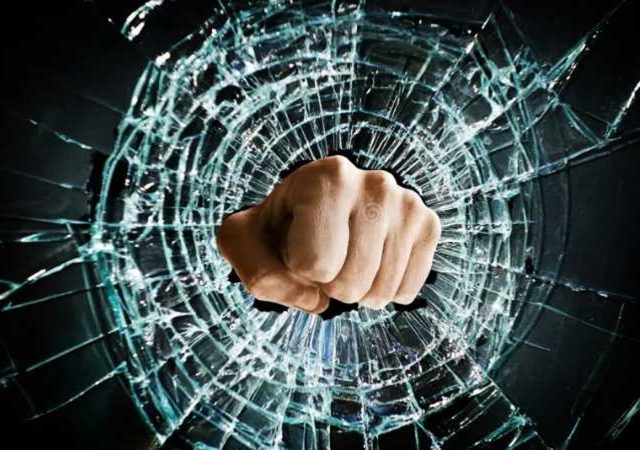 काचेपलीकडचे जग