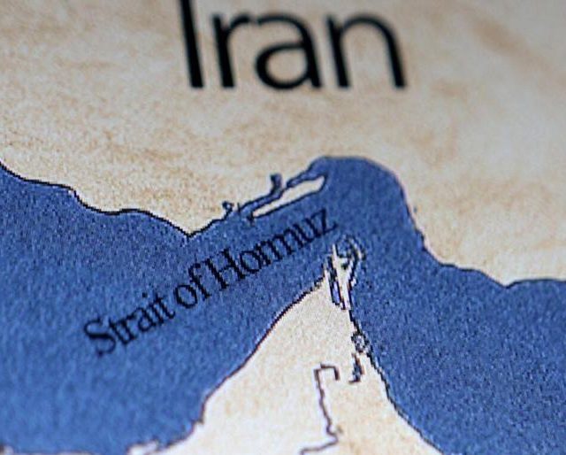 काळं सोनं संकटात ! होर्मुझमुळे इराण पहिल्यांदाच बॅकफूटला, नेमकं काय घडलं ?