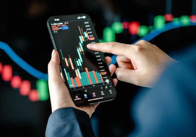 Share  Market : सुरुवातीच्या व्यवहारात शेअर बाजारात तेजी, सेन्सेक्स-निफ्टीमध्ये वाढ