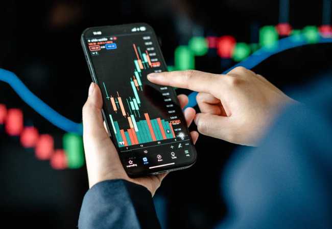 Share  Market : सुरुवातीच्या व्यवहारात शेअर बाजारात तेजी, सेन्सेक्स-निफ्टीमध्ये वाढ