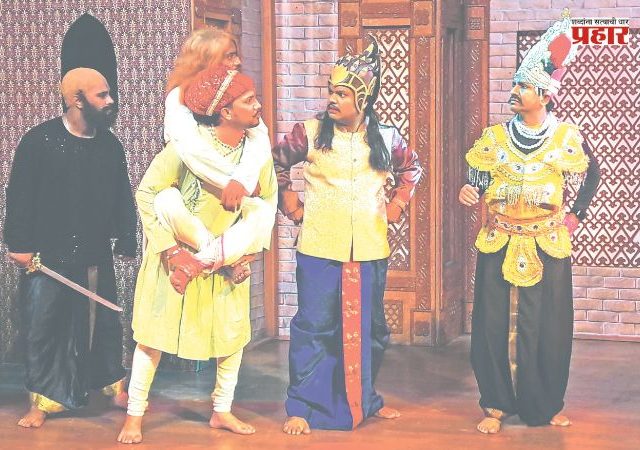 कलाकृती एक, कलाकार अनेक...