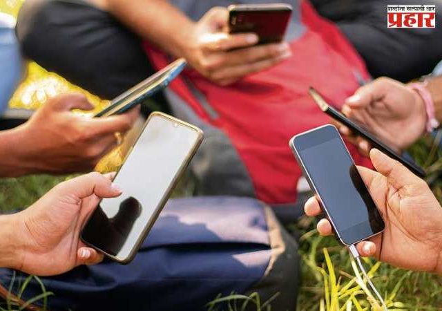 समाजमाध्यमांच्या आहारी...