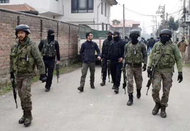 Lashkar-e-Taiba : श्रीनगर पोलिसांची मोठी कारवाई; पोलिसांकडून लष्कर-ए-तैयबा नेटवर्कचा भंडाफोड