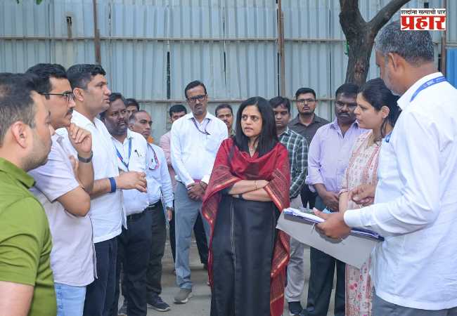 BMC : पहाटेच पोहोचल्या महापालिका आयुक्त सफाई कामगारांच्या भेटीला…