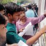 CUET-UG 2026 : NEET पेपरफुटीचा वाद सुरू असतानाच CUET परीक्षेत मोठा गोंधळ! तांत्रिक बिघाडामुळे विद्यार्थ्यांना २ तास प्रतीक्षा; पालक-विद्यार्थ्यांचा संताप