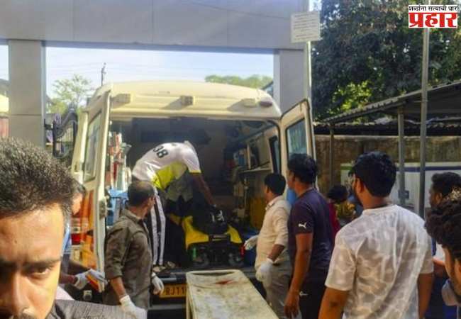 मुंबई-अहमदाबाद महामार्गावरील अपघातात ठार १३ जणांवर अंत्यसंस्कार, पीडित कुटुंबांचे पालकत्व शासन स्वीकारणार