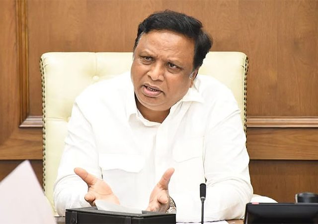 Aarey : आरेमधील ६५ एकरवर वृक्ष लागवडीचे नियोजन करा, पालकमंत्री शेलारांचे निर्देश