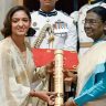 Padma Award : राष्ट्रपतींच्या हस्ते पद्म पुरस्कार प्रदान, दिवंगत अभिनेते धर्मेंद्र, तमाशा कलावंत रघुवीर खेडकर यांचा गौरव