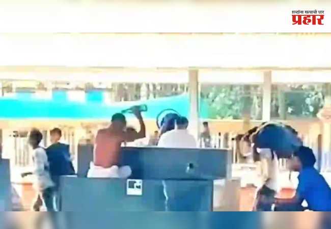 Kalyan Railway Station Viral Video : उकाड्याचा कहर! प्रवाशाने थेट पाणपोईखालीच केली आंघोळ; VIDEO झाला व्हायरल