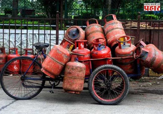 LPG Gas Price Hike : महागाईचा भडका! तब्बल ९९३ रुपयांनी महागला गॅस सिलेंडर; जाणून घ्या एका सिलेंडरसाठी किती रुपये मोजावे लागणार?