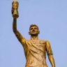 Lionel Messi Statue : वाऱ्याच्या झोतामुळे मेस्सीचा पुतळा डगमगला !