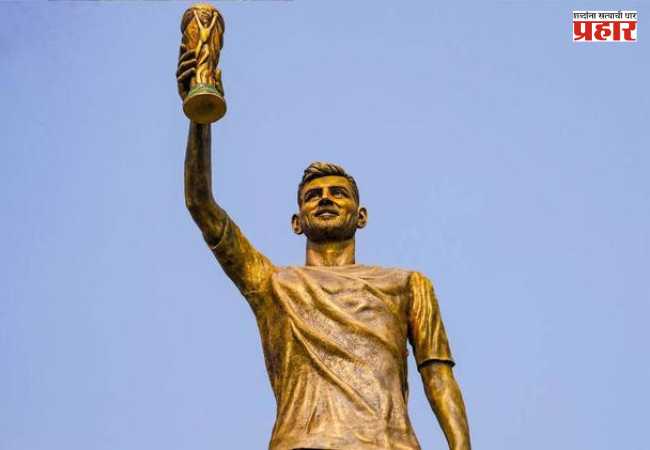Lionel Messi Statue : वाऱ्याच्या झोतामुळे मेस्सीचा पुतळा डगमगला !