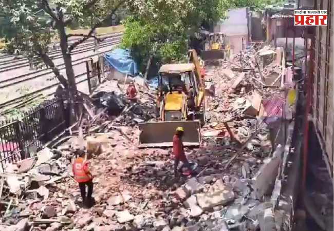 Malad-Goregaon Encroachments : वांद्रेनंतर आता मालाड-गोरेगावमध्ये धडक कारवाई! पश्चिम रेल्वेचा बुलडोझर अतिक्रमणांवर चालला