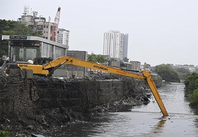 Mumbai silt from rivers and drains