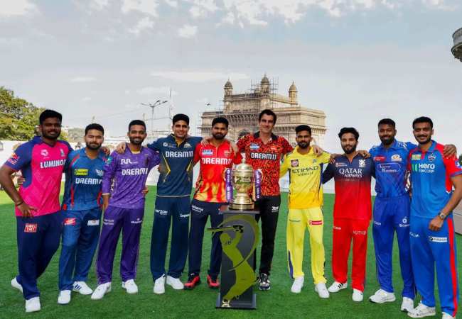 IPL 2026 : आयपीएल २०२६ मध्ये प्लेऑफची शर्यत वाढली, कोणत्या संघाला किती गुण पाहिजेत , जाणून घेऊया…