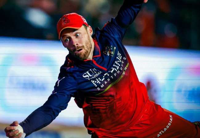 IPL 2026 : आरसीबीसाठी दिलासादायक बातमी! विराट कोहलीचा ओपनिंग पार्टनर प्लेऑफपूर्वी संघात परतणार…