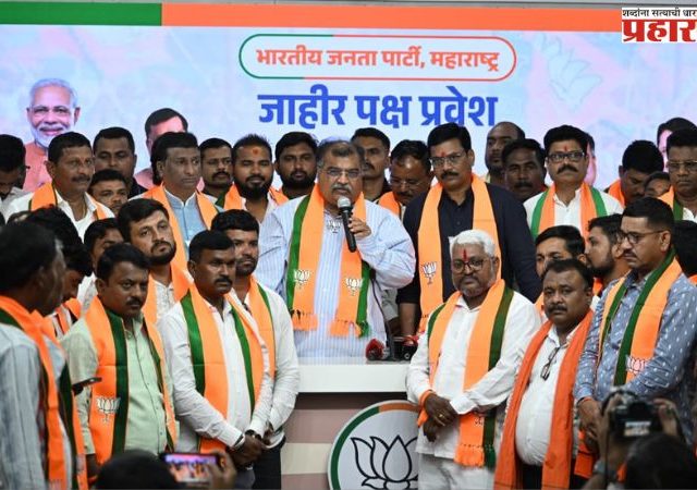 Suresh Mapari : वाशिममध्ये ठाकरे गटाला मोठा धक्का! २९ गाड्यांच्या ताफ्यासह सुरेश मापारींचा भाजपमध्ये भव्य प्रवेश