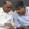Sharad Pawar and Rohit Pawar : शरद पवारांनी बोलावलेल्या बैठकीला रोहित पवारांची दांडी