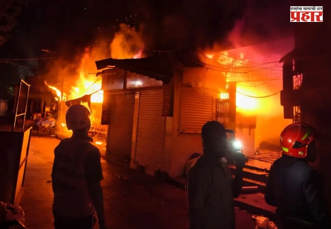 Thane Fire : ठाण्यात गावदेवी मार्केटला भीषण आग; दोन जणांचा मृत्यू, अग्निशमन दलाचे जवान जखमी