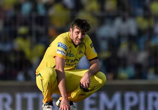CSK IPL 2026 : सीएसकेला मोठा धक्का ! स्टार खेळाडू दुखापतीमुळे हंगामातून बाहेर..