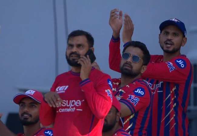 IPL 2026 : पुन्हा नियमभंगाचा वाद! लखनऊच्या डगआउटमध्ये मोबाईल वापरल्याचा आरोप; बीसीसीआय कारवाई करणार का ?