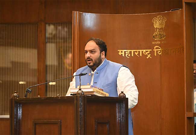 Zeeshan Siddique : सुनेत्रा पवारांच्या पत्रामुळे झिशान सिद्दीकींची आमदारकी अडचणीत ?