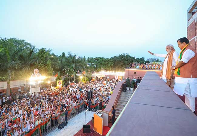 West Bengal : पश्चिम बंगालमध्ये भाजपची एकहाती सत्ता, ममता बॅनर्जींचा विधानसभा निवडणुकीत पराभव