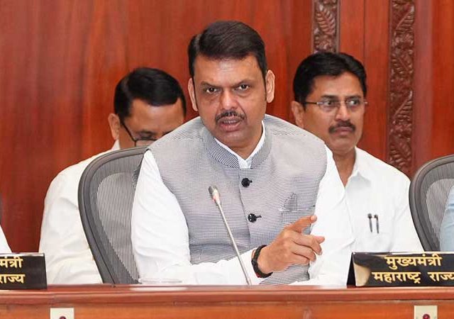 आरोग्य सेवांमध्ये गुणवत्ता व गतीला प्राधान्य द्या, मुख्यमंत्र्यांचे निर्देश