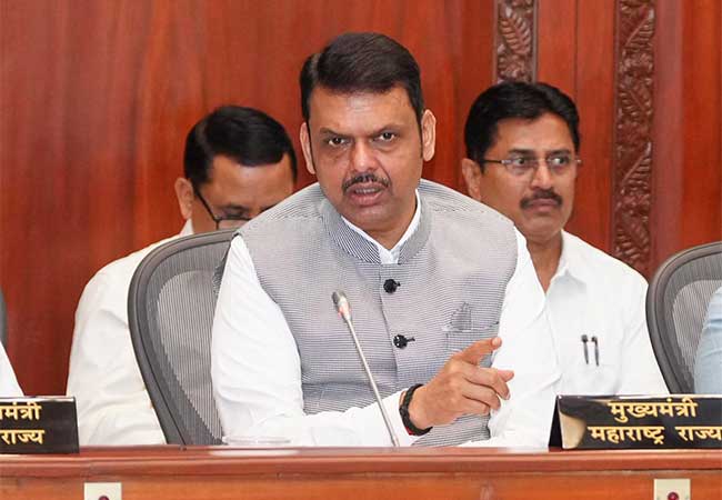 Healthcare Services : आरोग्य सेवांमध्ये गुणवत्ता व गतीला प्राधान्य द्या, मुख्यमंत्र्यांचे निर्देश
