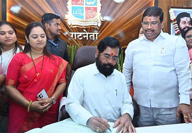 Shiv Sena : शिवसेना पक्ष कार्यालयातून नागरिकांचे प्रश्न सोडविण्याचे काम होईल