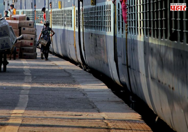 धावत्या रेल्वेत महिलेची प्रसूती,  मध्य रेल्वे कर्मचाऱ्यांची तत्परता