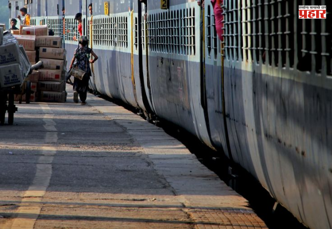 Railway : धावत्या रेल्वेत महिलेची प्रसूती,  मध्य रेल्वे कर्मचाऱ्यांची तत्परता