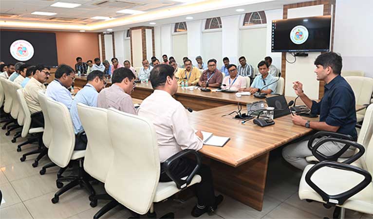 Water Supply : टोकावरच्या आणि उंचावरच्या वस्त्यांना टँकरद्वारे अतिरिक्त पाणी पुरवठा करा