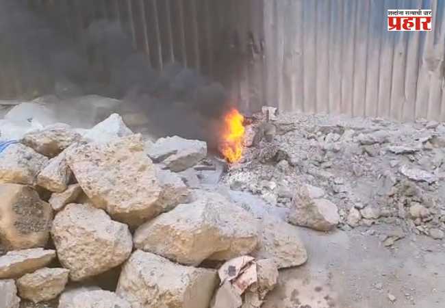 Bhendi Bazaar Fire : दक्षिण मुंबईत मध्यरात्री खळबळ! भेंडी बाजारजवळ बीएमसीच्या भूमिगत केबलला आग; परिसरात भीतीचे वातावरण