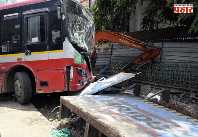 Dadar Road Accident : दादर दुर्घटनेतील जखमी तरुणाच्या कुटुंबाला २ लाखांची मदत