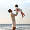 Father's Day : फादर्स डे स्पेशल! बाबांसाठी १० उपयोगी आणि खास गिफ्ट्स; प्रेमासोबत काळजीचीही भेट