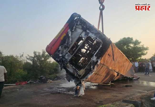 Surat ST Bus Accident : गुजरातमध्ये भीषण एसटी अपघातात ७ जणांचा होरपळून मृत्यू तर ४१ प्रवासी जखमी; जाणून घ्या नेमका कसा घडला अपघात