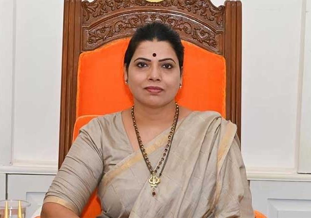 धमक्यांना घाबरत नाही, बॉम्बस्फोट धमकीच्या ईमेल वर महापौर रितू तावडेंची प्रतिक्रिया