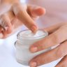Fairness Cream : धक्कादायक! गोरं करणारी क्रीम ठरतेय धोकादायक; क्रीम वापरल्याने होतोय कायमचा किडणी किंवा गंभीर त्वचाविकार