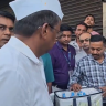 Nashik : भेसळ रोखण्यासाठी मंत्री झिरवाळही मैदानात , भल्या पहाटे नाशिकच्या दूध बाजारात अधिकाऱ्यांसह मारला छापा