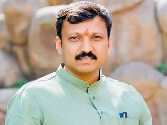 MP Omraje Nimbalkar : मी शिवसेनेत प्रवेश करणार – ओमराजे निंबाळकर