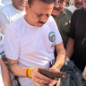 Nashik News : स्वच्छता मोहिमेदरम्यान मंत्री महाजनांच्या हाती धक्कादायक गोष्ट आली, नाशिकच्या नंदिनी नदीत नेमकं काय सापडलं