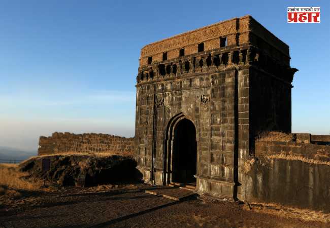 Raigad Fort : दरड कोसळल्याने रायगड किल्ल्याचा पायरी मार्ग २५ जूनपर्यंत बंद