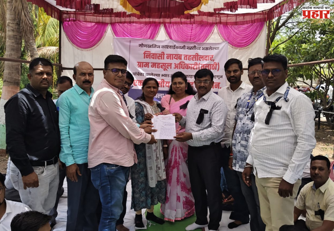 Nashik : पारेगाव येथे कारवाईसाठी गेलेल्या पथकावर अमानुष हल्ला; निवासी नायब तहसीलदारांसह दोन तलाठ्यांना बेदम मारहाण