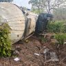 मुंबई - गुजरात महामार्गावर वाहतूक कोंडी  ; गॅस टँकर उलटला