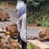 Sindhudurg : आंबोली घाटात दरड कोसळून दगड रस्त्यावर; वाहतूक मंदावली