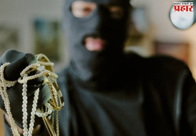 Raigad Crime :  सोन्याच्या दागिन्यांसाठी महिलेचे अपहरण करून खून; दोघांना अटक